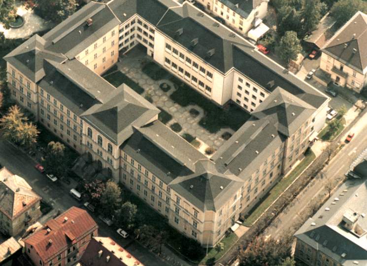 &copy;&nbsp;Gymnasium Villach-Peraustra�e